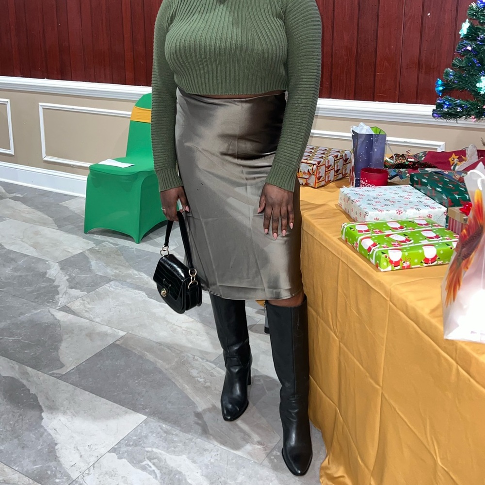 Elegant Silver Satin Women's Skirt
